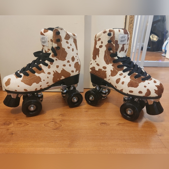 Steve Madden cow print skates size 6 - Picture 6 of 6